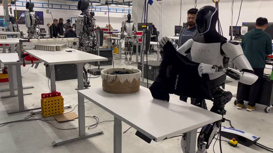 티셔츠 접는 로봇 영상 공개한 일론 머스크