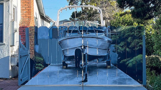 조례 지키려…진짜 같은 보트 그린 울타리?