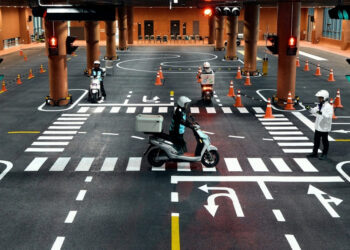 [AI서머리] AI 농업 솔루션 로버스, 연매출 100억 돌파‧데이원컴퍼니, 3분기 영업이익 ‘역대 최대’