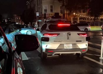 웨이모, 샌프란시스코서 서비스 일시 중단