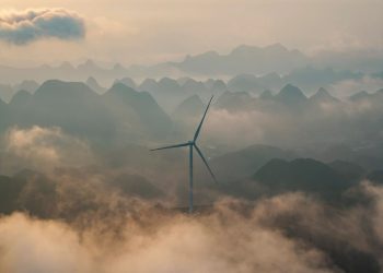 사진으로 본 中 거대한 태양광‧풍력 발전 시설