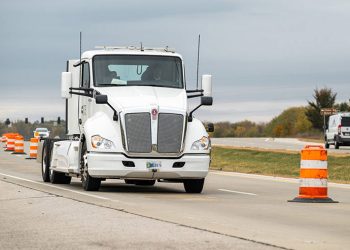 美 주행 중 트럭 무선 충전 테스트 시작했다