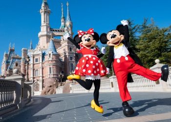 [AI서머리] 디피니트, 시드 투자 유치‧드롭샷 AI, 가상 모델 ‘아바타’ 출시