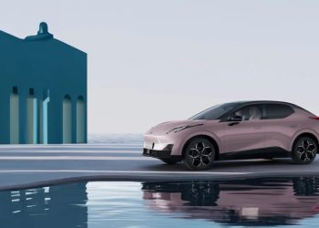 中 전기차, 음성 어시스턴트 결함…주행 중 헤드라이트 소등