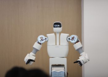 [AI서머리] 디캠프-한국무라타전자, 日 진출 맞손‧코넥티브, 수술실 휴머노이드 첫 공개