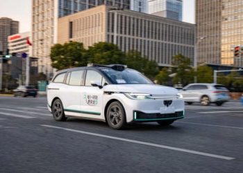 승객 태운 채 멈춰선 中 바이두 로보택시