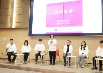 [AI서머리] 한-카타르, 벤처 협력 논의‧네이버웹툰, 숏폼 애니메이션 ‘컷츠’에 월 1억 인센티브